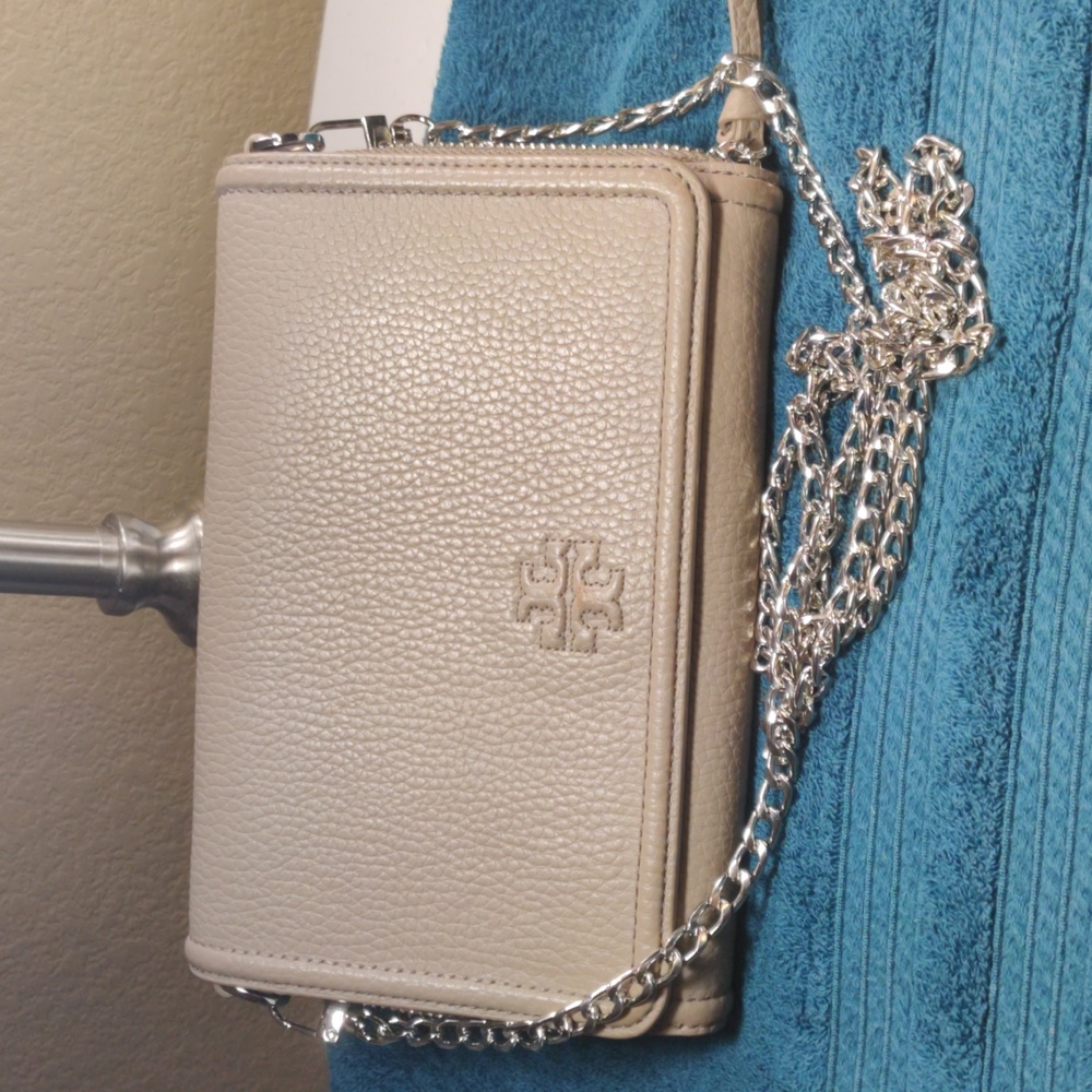 Tory Burch soft pebbled leather wallet purse.